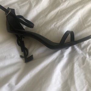 Patent strap sandal